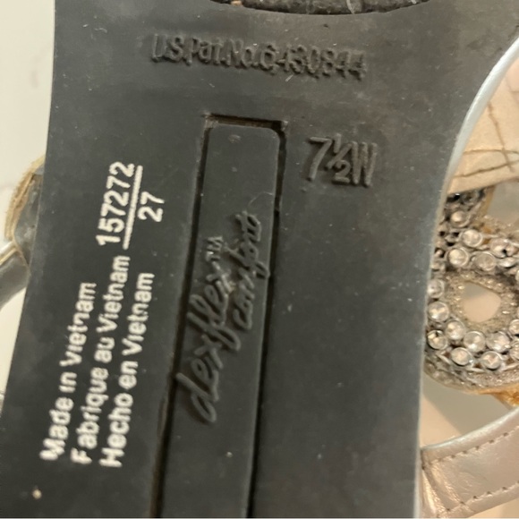 Dexflex Comfort Sz 7.5 WIDE Silver Thong Synthetic Women Sandals - Picture 11 of 11